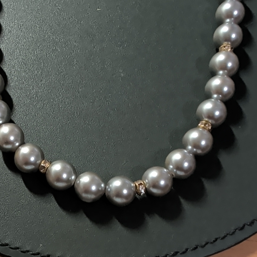 Elegant Silver Pearl Necklace - Picture 2 of 2